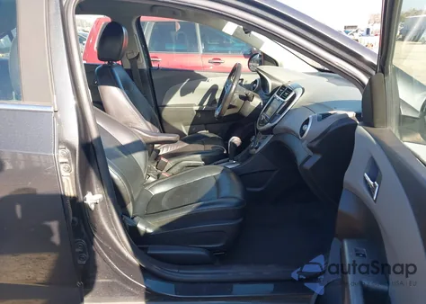 2017 Chevrolet Sonic Premier Auto z USA, uszkodzony, nr VIN 1G1JF5SB1H4133877